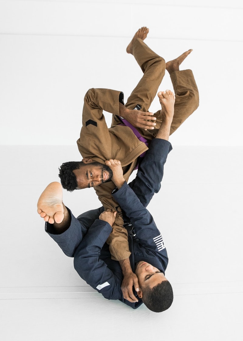 ワークウェア界の雄 Carhartt WIP がまさかの柔道着を製作 格闘家御用達ブランド〈Hyperfly〉との異色のコラボが実現