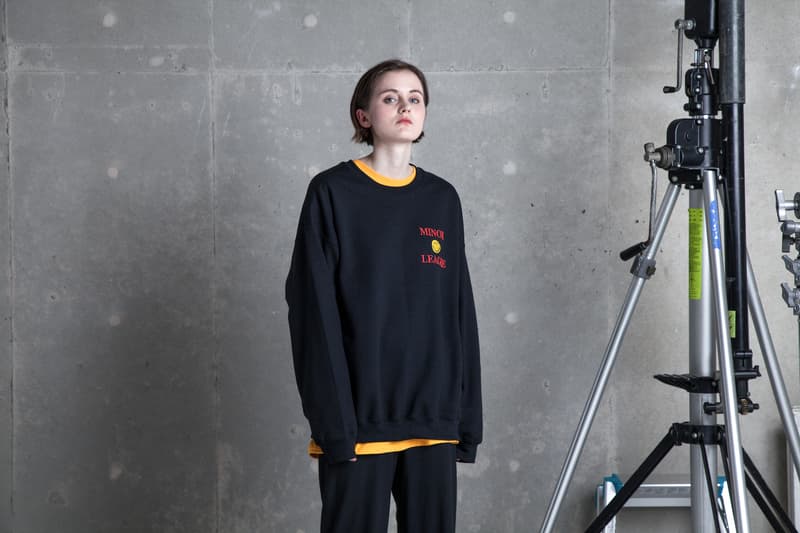 成長著しい東京発のストリートレーベル CLBUN が styles 代官山でポップアップ第2弾を開催 世界地図にロゴを三連で配したロングスリーブなど〈CLBUN〉らしい変化球が購買意欲を駆り立てる 真のスポーツファッションを追求し、国外からも客足が絶えない『styles 代官山』が次なるポップアップパートナーに〈CLBUN（シーエルビーユーエヌ））〉を招聘することが決定した。会期は、2月17日（土）から2月22日（木）まで。この期間中には第2弾となるカプセルコレクションも登場し、世界地図に〈CLBUN〉のロゴを三連で配したロングスリーブやスマイルマークに“MINOR LEAGUE”の文字を添えたスウェット＆ベストなど販売される模様だ。  下町育ちのデザイナーK27T(KENT)らしい変化球が購買意欲を駆り立てる同カプセルの詳細は、上のフォトギャラリーからご確認を。  また、〈CLBUN〉をフィーチャーした『HBX』のオリジナルエディトリアル“Skypager”もお見逃しなく。