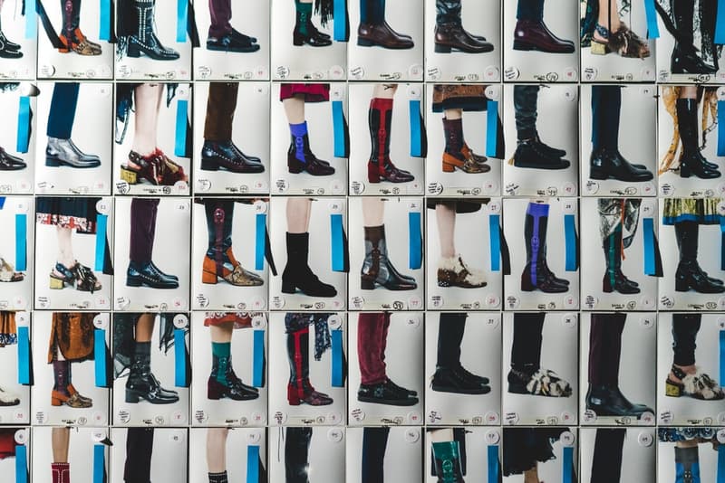 老舗ブランドの意地とプライドを賭けた COACH 2018年秋冬コレクションの舞台裏に密着 緊張感溢れるモデルたちが身に纏ったお揃いのモノグラム柄フーデッドパーカもチェック ニューヨーク・ファッションウィーク・メンズ NYFW COACH コーチ コレクションライン COACH 1941 2018年秋冬コレクション バックステージ Selena Gomez セレーナ・ゴメス GoldLink ゴールドリンク Joey Bada$$ ジョーイ・バッドアス アメリカーナラグジュアリー モノグラム柄 フーデッドパーカ カウボーイブーツ レザージャケット HYPEBEAST ハイプビースト