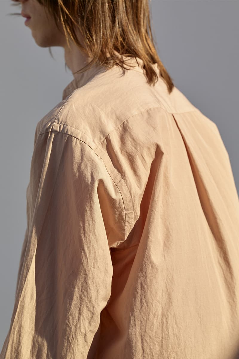 COMOLI よりモダンな佇まいを醸し出す2018年春夏ルックブックが到着 ファッション玄人たちが喜ぶツボを押さえた程よく肩の力が抜けたリラックススタイルを提案 玄人 COMOLI コモリ 2018年春夏コレクション ルックブック デザイナー 小森啓二郎 薄手のコート レザージャケット フーディ ツナギ ボーダーTシャツ カンナビス High Times 森山大道 WACKO MARIA ワコマリア HYPEBEAST ハイプビースト