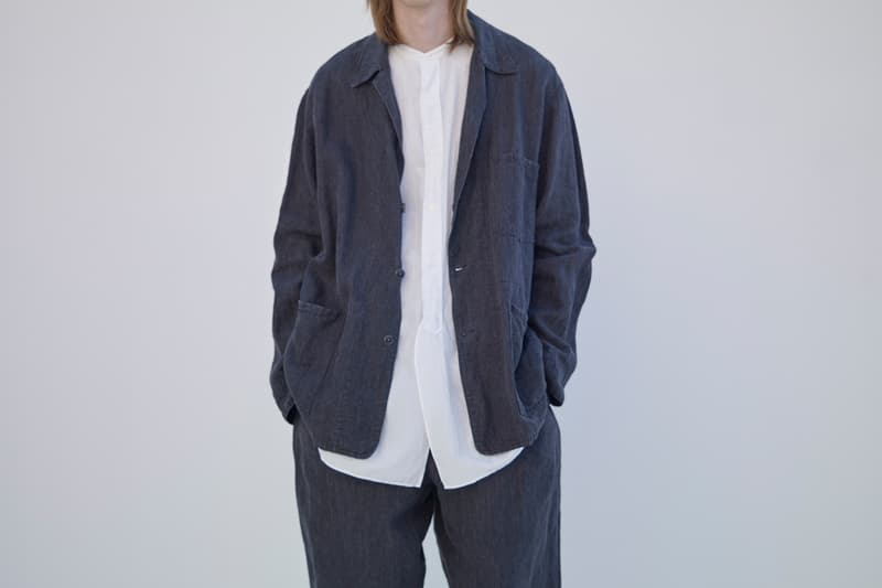 COMOLI よりモダンな佇まいを醸し出す2018年春夏ルックブックが到着 ファッション玄人たちが喜ぶツボを押さえた程よく肩の力が抜けたリラックススタイルを提案 玄人 COMOLI コモリ 2018年春夏コレクション ルックブック デザイナー 小森啓二郎 薄手のコート レザージャケット フーディ ツナギ ボーダーTシャツ カンナビス High Times 森山大道 WACKO MARIA ワコマリア HYPEBEAST ハイプビースト