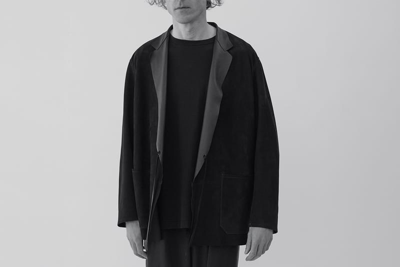 COMOLI よりモダンな佇まいを醸し出す2018年春夏ルックブックが到着