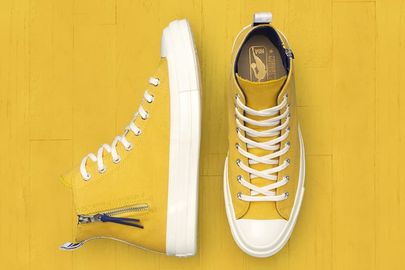 シンプルなロゴものと各球団の歴史をシューズ上で表現したNBAファン垂涎のパッケージ Converse が NBA オールスターに先駆けて “Discovery Edition” & “City Edition” をリリース 昨年のNBAコレクションに引き続き、〈Converse(コンバース)〉がオールスターゲーム開催を記念して、“Discovery Edition”と“City Edition”、2つの新作パッケージをリリースした。“City Edition”は、アッパー全体に各球団のロゴを配置。一方の“Discovery Edition”はよりバスケ好きに刺さるアプローチで、メモリアルな1日の刺繍や国旗、素材など、チームの歴史を掘り下げることで見えてきたデザインをシューズ上に落とし込んでいる。 例のごとく〈Converse〉の国内オンラインにはデリバリーされていないが、NBAファンは是非、上のフォトギャラリーから各球団仕様にアレンジされたChuck Taylor All Starをチェックしてみてほしい。 ちなみに、2月18日(現地時間)に開催される「NBA オールスター2018」のメンバー一覧はすでに確認済み?