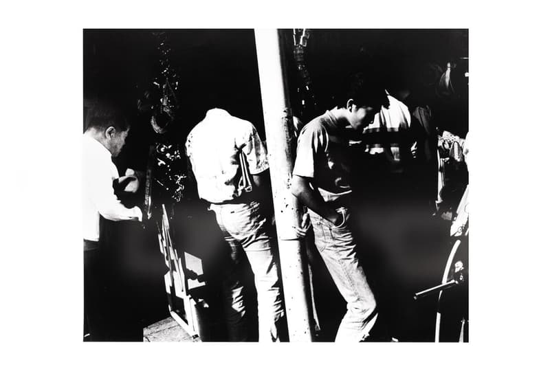 ロンドンにて開催中の巨匠写真家 森山大道によるフォトエキシビジョンの様子をチェック 日本が歩んできた時の流れをそのまま切り撮ったモノクロ写真がずらり WACKO MARIA ワコ マリア コラボコレクション 80歳 日本人写真家 森山大道 イギリス・ロンドン フォトエキシビジョン パチンコ台 バイク 日常風景 戦後 日本市民 モノクロ写真 Micheal Hoppen Gallery マイケル・ホッペン・ギャラリー Virgil Abloh ヴァージル・アブロー 現代アーティスト 村上隆 コラボアート展 Future History HYPEBEAST ハイプビースト