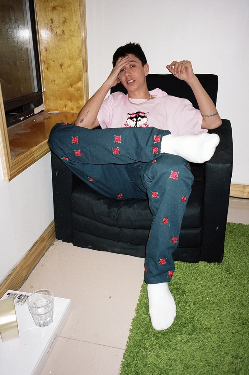 Dover Street Market が STÜSSY や BAPE®️ とともに戌年Tシャツコレクションを発表 〈NikeLab〉、〈Noah〉、〈Bianca Chandon〉、〈doublet〉、〈Richardson〉、〈Undercover〉など超豪華なラインアップで2018年を祝福 今年も早いもので、すでに1ヶ月半が経過。読者のみなさんも正月気分がすっかり抜けきり、本格的に仕事や学業に精を出しはじめている頃ではないだろうか。だが、中国は2月16日(金)に旧正月を迎える。そこで『Dover Street Market』が2018年を祝福する意味を込めて、戌年Tシャツコレクションを制作。ひとまずは本プロジェクトに参加するブランドを列挙してみよう。〈STÜSSY(ステューシー)〉、〈BAPE®️(ベイプ)〉、〈NikeLab(ナイキラボ)〉、〈Noah(ノア)〉、〈Bianca Chandon(ビアンカ シャンドン)〉、〈doublet(ダブレット)〉、〈Richardson(リチャードソン)〉、〈Undercover(アンダーカバー)〉、〈Bootleg Is Better(ブートレグ イズ ベター)〉、〈Dreamland Syndicate(ドリームランド シンジケート)〉……ここまで豪華な並びはストリート界でも滅多に見ることができないだろう。さらに、このラインアップに今後名前を聞く機会が増えるに違いないUKベースのアップカミング〈Expert Horror(エキスパート ホラー)〉と、世界中で熱狂的な人気を誇るオーストライア人シンガー・ソングライター Nick Cave(ニック・ケイヴ)も参加。各アイテムはまもなく、『DSM』の各店舗にて発売開始。それまでに下のフォトギャラリーから、お気に入りの1枚をピックアップしておこう。 また、今週末の『Dover Street Market』は〈Sasquatchfabrix.(サスクワァッチファブリックス)〉x〈BRAIN DEAD(ブレイン デッド)〉のドロップも控えているので、こちらもお忘れなく。