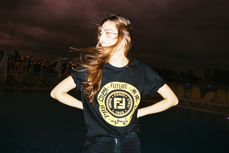 FENDI が文化の障壁を打ち破る “F IS FOR…” の1周年記念プロジェクト “THE RING OF FUTURE” を発表 国籍の異なる6人のストリートアーティストが〈FENDI〉の歴史ある本社屋上に作品を描き、それにフックした限定Tシャツも登場 ローマに本拠地を置く〈FENDI(フェンディ)〉が昨年ローンチした“F IS FOR… (エフ イズ フォー…)”は、ブランドの絶え間ない実験的ビジョンによって作り上げられたミレニアル世代によるミレニアル世代のためのデジタルプラットフォームだ。昨年6月には幻想の世界を作り出すカリグラフィーアーティスト Pokras Lampas(ポクラス・ランパス)が、〈FENDI〉の本社社屋『イタリア文明宮』の屋上にイタリア最大のカリグラフィティを描き、ファッションとアート、そしてそこにストリートがクロスオーバーしたことでラグジュアリー界でも非常に大きなトピックとなった。 その“F IS FOR…”の1周年を記念して、唯一無二のプロジェクトを率いるワールドワイド・コミュニケーションディレクター Cristiana Monfardini(クリスティアーナ・モンファルディーニ)は、世界中から集まった国籍の異なる6人の若きストリートアーティストたちを迎え入れ、新たなワートワーク“THE RING OF FUTURE”を発表。再び『イタリア文明宮』のルーフトップをキャンバスに見立てた本企画には、日本から『水戸芸術館』で行われた日本初のグラフィティ展“X-COLOR”や「SUMMER SONIC」にも参加したCasperも招聘され、各アーティストが自国の言語で「FUTURE」という単語を描き、最後の文字が次の文字に溶け込み、文化が融合する魅惑的なループを形作った。 さらに、イタリアの老舗メゾンは前述の“THE RING OF FUTURE”をインスピレーションソースに、アートとストリートスタイルを融合したジェンダーレスTシャツを発表。本社屋上に描かれた共同アートをボディのフロントに配置した1枚は、文化的な障壁や相違を打ち破ろうと願う、新しい世代の希望を象徴し、ブラックとホワイトの全2色で展開される。 “THE RING OF FUTURE”のジェンダーレスTシャツは50,760円(税込)で、現在『fendi.com』にて発売中。〈FENDI〉のミレニアル世代へのサポートを示すムービーは、上のプレーヤーからご確認を。 『HYPEBEAST』がお届けするその他の最新ファッションニュースは、こちらから。