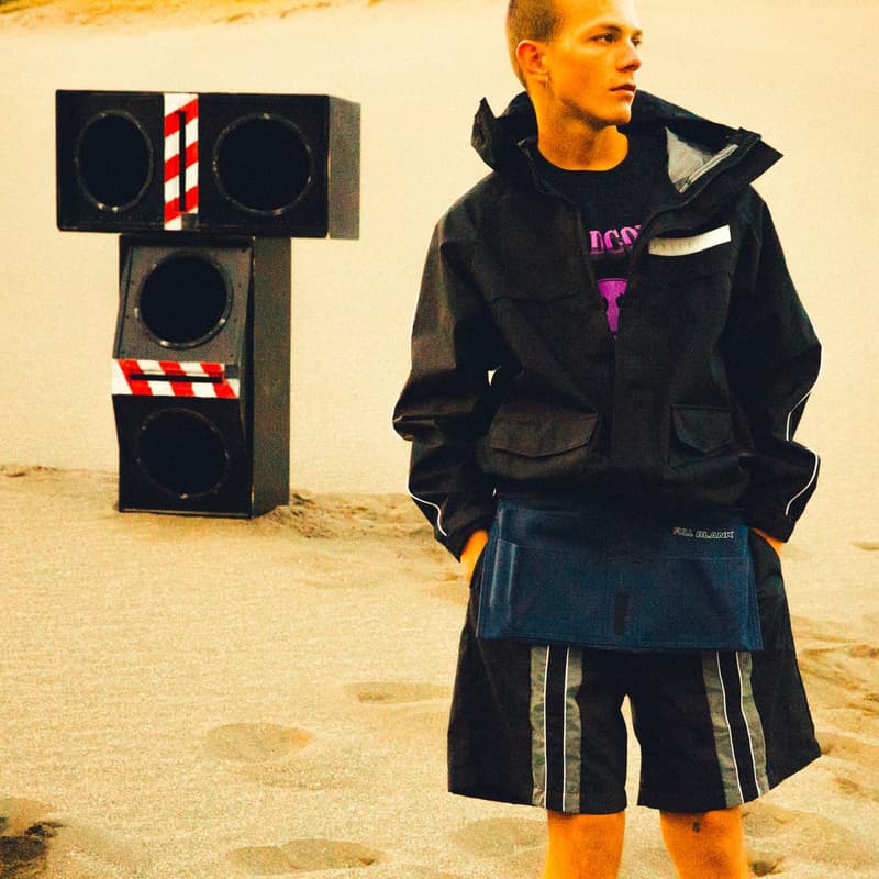 FULL-BK より“RAVE & SPORTS”をテーマに掲げた2018年春夏コレクションが登場 様々なシーンにおいて横断的な活動をみせるDJ DARUMA（DJダルマ）が手がけるファッションブランドの〈FULL-BK（フルビーケー）〉より、2018年春夏コレクションが登場。そのアイテムの数々をフォーカスした最新ルックブックが到着。  今季同ブランドがシーズンテーマに掲げたのは“RAVE & SPORTS”。1990年代初頭から200年代にかけて巻き起こったレイブカルチャーのエッセンスを〈FULL-BK〉が現代のストリート仕様に再解釈。グラフィックや色使いでブランドらしい音楽カルチャーを感じさせるデザインに仕上げ、デニムのセットアップやスウェットセットアップなどトレンドアイテムも多数ラインアップししている。また今季はメインラインのアイテムのみならず日本を代表するファションブランドのひとつ〈UNDERCOVER（アンダーカバー）〉とのコラボレーションウエストバッグや、SKOLOCT（スコロクト）とのコラボアイテムなども登場。まずはその最新ビジュアルを上から確認してみよう。  その他『HYPEBEAST』がご紹介するファッション関連ニュースはこちらから。