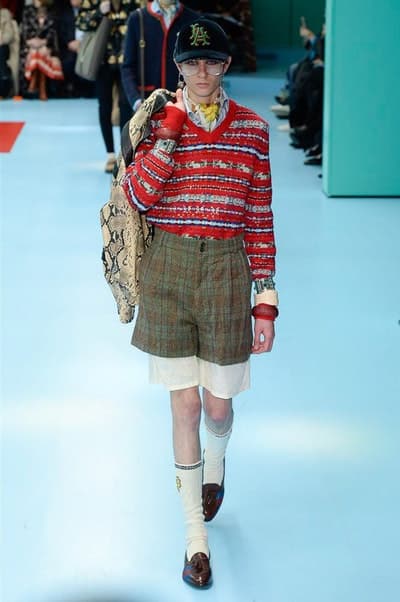 アレッサンドロ・ミケーレの新たな可能性を感じさせた Gucci 2018年秋冬コレクション リアルな生首マネキンやすやすや眠るドラゴンが登場した摩訶不思議なランウェイをチェック 時限爆弾風 カウントダウンタイマー インビテーション 招待状 Gucci グッチ サイボーグ クリエイティブ・ディレクター Alessandro Michele アレッサンドロ・ミケーレ 動物モチーフ シンボリック 少女漫画 オーセンティックスタイル マネキン 眠るドラゴン カメレオン マスキュリン チャイナドレス アオザイ ベルベッ スパンコール ラメ ウィメンズ HYPEBEAST ハイプビースト
