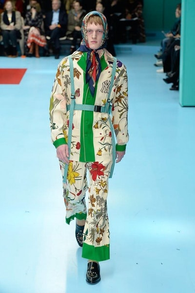 アレッサンドロ・ミケーレの新たな可能性を感じさせた Gucci 2018年秋冬コレクション リアルな生首マネキンやすやすや眠るドラゴンが登場した摩訶不思議なランウェイをチェック 時限爆弾風 カウントダウンタイマー インビテーション 招待状 Gucci グッチ サイボーグ クリエイティブ・ディレクター Alessandro Michele アレッサンドロ・ミケーレ 動物モチーフ シンボリック 少女漫画 オーセンティックスタイル マネキン 眠るドラゴン カメレオン マスキュリン チャイナドレス アオザイ ベルベッ スパンコール ラメ ウィメンズ HYPEBEAST ハイプビースト