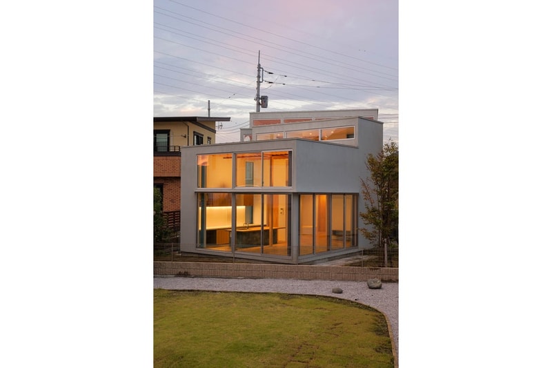 群馬・前橋にある三角の庭を持つ二世帯住宅 House K をチェック