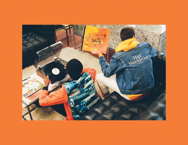 21世紀直前のミレニアム期をヒントにサブカルチャーのスピリットを継承した HUF の2018年春コレクション 10代が抱く幻想や懐旧の情をモータースポーツやカートゥーンなどのエレクトリックで躍動的なグラフィックで表現した必見の新シーズン 現代スケートレーベルの雄〈HUF（ハフ）〉が、2018年スプリングコレクションのルックブックを公開した。今季は21世紀直前のミレニアム期からインスピレーションを受け、“ELECTRIC DREAM”の名のもと当時のアメリカの社会文化や娯楽にスポットを当て、10代が抱く幻想や懐旧の情を表現。各アパレルにはヴィンテージミュージックの衝撃的な残像や、モータースポーツカルチャー、スペース・レーシング、カートゥーンなどといったエレクトリックで躍動的なグラフィックが、刺繍、グリタープリント、リフレクタープリントといったテクニカルな手法で落とし込まれている。また、フットウェアラインでは、定番化してきたアイコニックなスタイルにシーズンに合った素材や色、そしてテクノロジーを駆使しリフレッシュしたコレクションを展開。中でも、ピンクのピッグヌバックを使ったDYLAN SLIP ONは見逃し厳禁な一足だろう。  〈HUF〉の革新的なヴィジョンを通し、サブカルチャーのスピリットを継承した最新コレクションの世界観を是非、上のフォトギャラリーから体感してみてはいかがだろうか。また、『UNITED ARROWS & SONS』や〈NEXUSVII.（ネクサスセブン）〉、道玄坂エリアにあるレコードバー『JBS』など、日本でも手広くプロジェクトを展開するブランドだけに、Keith Hufnagel（キース・ハフナゲル）の新たな国内展開にも期待したいところだ。 HYPEBEAST ハイプビースト