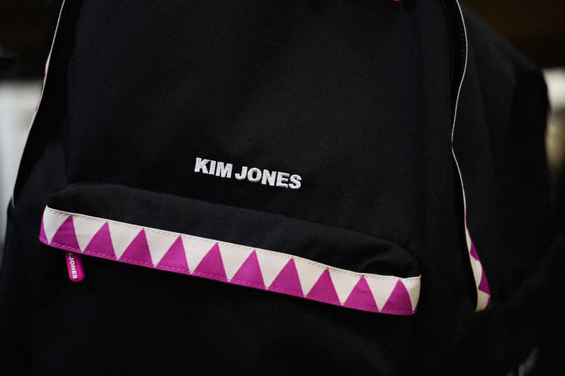 “KIM JONES GU PRODUCTION” のディテールに迫る HYPEBEAST のオリジナルエディトリアル 一般販売に先駆けて編集部のもとに到着したコレクションの注目アイテムを渋谷の街で撮影