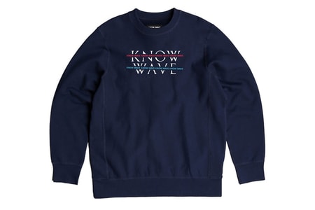 KNOW WAVE よりお馴染み定番ロゴに捻りを加えたクルーネックスウェットシャツが登場