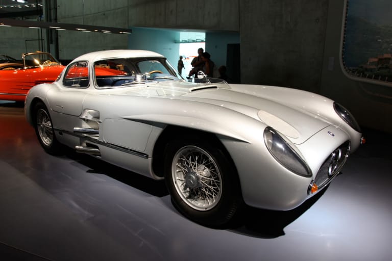 Mercedes-Benz が歴代最高峰のラグジュアリーカーを厳選したランキングムービーを発表