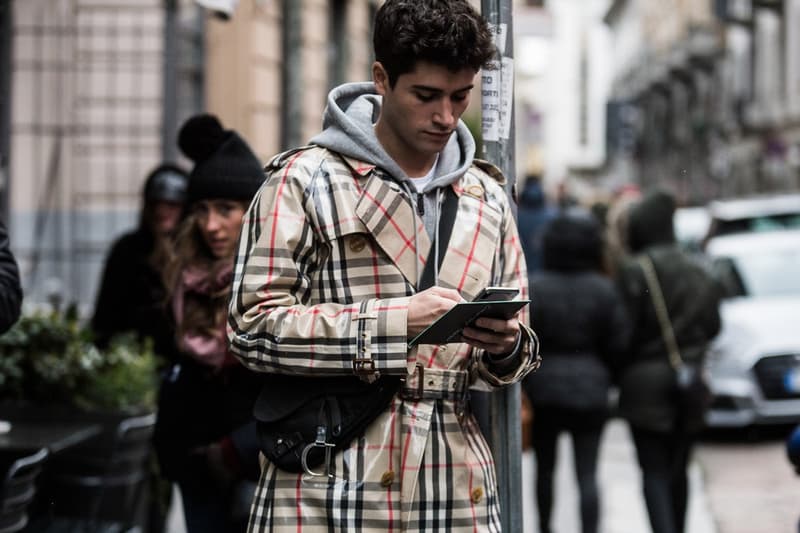 Streetsnaps：Milan Fashion Week Fall/Winter 2018 Part 2 ファッション偏差値の高いミラノの業界人たちは今、“あのアクセサリー”にくびったけ