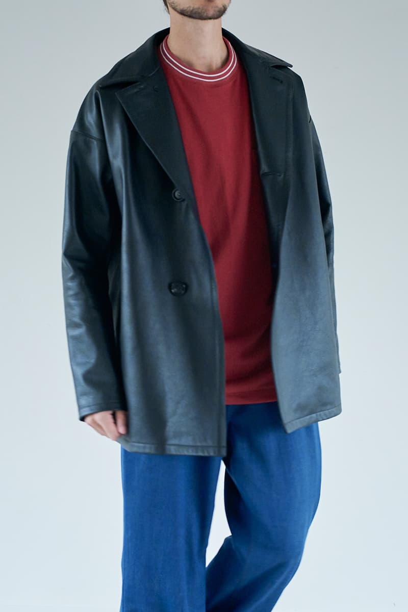 “イイものはイイ”をコンセプトに掲げる玄人好みの新ブランド NICENESS が始動 niceness [náɪsnəs]：良さ、心地よさ、精密さ、気難しさ、素晴らしい品質、礼儀正しい態度 〈salvy;（サヴィー）〉を筆頭にこれまで国内外の名だたるブランドで手腕を奮ってきたデザイナー、郷裕一がよりパーソナルな趣向を反映させた新ブランド〈NICENESS（ナイスネス）〉を立ち上げた。  “Just good is good（イイものはイイ）”をコンセプトに掲げる同ブランドの1stコレクションでは、某メゾンブランドへ素材提供を行っていたワイルドシルク（野生の蚕）を扱う生地デザイナーの協力のもと、表情豊かなシルク100%のデニムを中心に、70年代のウッドストックの少しサイケデリックな雰囲気を取り入れている。また、シルク混のインディゴデニムシャツにはあえてワークウェアの象徴でもある金茶色でステッチを施し、ドレスシャツのような繊細な仕立てで従来とは異なる表情を生み出すことに成功。加えて、コバ塗のベルトは〈Levi’s（リーバイス）〉に別注を依頼したもので、コレクション全体にポップな遊び心を加える逸品だ。  世界各地でこれまでに生まれたデザイン、アート、ムーブメントに関する感性、そして 様々な国や地域で生み出されている生地や素材などを現代的なアプローチで組み合わせ、“良い気分になれるファッション”を提供する〈NICENESS〉。デビューシーズンにも関わらず、すでに『International Gallery BEAMS』や『L’ECHOPPE』といった玄人好みの実力派セレクトシにストックされているようなので、気になる方は足を運んでみてはいかがだろうか。