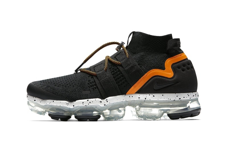 Nike よりアクティブな印象を放つ Air VaporMax Utility 新作モデル “Orange Peel” が登場 〈Nike〉の未来を担う次世代ハイブリットフットウェアの気になる発売日は…… Maximum Black HyperAdapt 1.0 Air VaporMax Plus Nike ナイキ Air VaporMax Utility Flyknitアッパー Nike ACG Pocket Knife DM トグル付きドローコード College Navy スペックル オレンジ Air VaporMax Utility“Orange Peel” NIKE.COM PIGALLE ピガール 2018年秋冬コレクション HYPEBEAST ハイプビースト