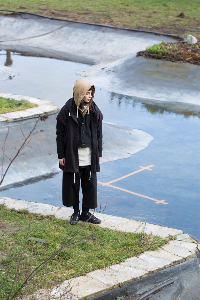 O Project が素材本来の魅力を最大限生かした2018年秋冬ルックブックを公開 西洋と民族の伝統衣装を掛け合わせたリラックスムード漂うウェアはワードローブの必需品 アントワープ王立芸術学院 Jan-JanVan Essche ヤン＝ヤン・ヴァン・エシュ O Project オープロジェクト 2018年秋冬 ルックブック ニット カットソー Gジャン型ジャケット ロングシャツ サルエル風パンツ LANTIKI 乱痴気セントリューム ネペンテス NEPENTHES スタイリスト 片貝俊 HYPEBEAST ハイプビースト