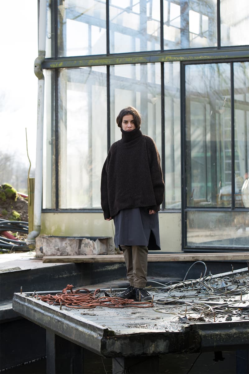 O Project が素材本来の魅力を最大限生かした2018年秋冬ルックブックを公開 西洋と民族の伝統衣装を掛け合わせたリラックスムード漂うウェアはワードローブの必需品 アントワープ王立芸術学院 Jan-JanVan Essche ヤン＝ヤン・ヴァン・エシュ O Project オープロジェクト 2018年秋冬 ルックブック ニット カットソー Gジャン型ジャケット ロングシャツ サルエル風パンツ LANTIKI 乱痴気セントリューム ネペンテス NEPENTHES スタイリスト 片貝俊 HYPEBEAST ハイプビースト