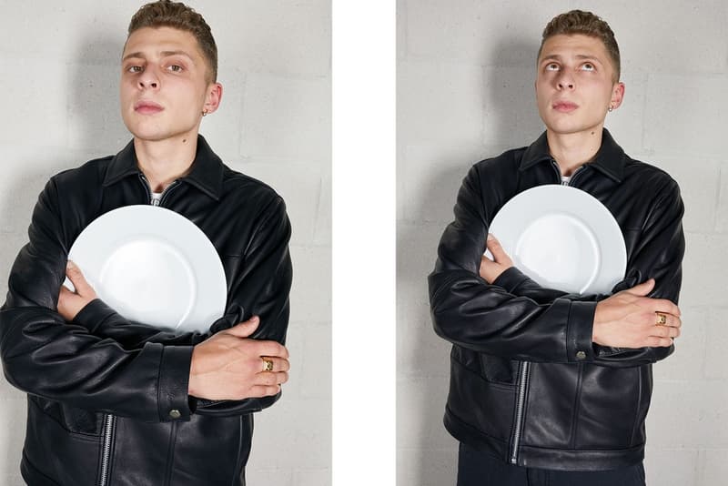 Palace からヘッズ待望の2018年春ルックブックが到着 今季の提案はレトロなデザインの中に巧みに織り交ぜた“サイケデリック”なプロダクト 待ちに待ったことであろう。ストリートウェアをこよなく愛する『HYPEBEAST』の読者諸君に朗報だ。ロンドンより現代シーンを牽引するインディペンデントスケートレーベル〈Palace（パレス）〉より、2018年春のルックブックが到着した。  今回のビジュアルはMarc Jacobs （マーク ジェイコブス）の広告写真を撮り続けていることで広く知られ、〈adidas Originals by Alexander Wang（アディダス オリジナルス バイ アレキサンダー ワン）〉やVirgil Abloh（ヴァージル・アブロー）を起用した雑誌『System』の表紙なども手がけるJuergen Teller（ユルゲン・テラー）が撮影を担当。〈Palace〉らしく、新シーズンも程よくダサいレトロなデザインを現代的に昇華したプロダクトが随所で確認できるが、その中でも豊富なバリエーションで展開されるスポーツ系のライトアウターは人気の筆頭候補か。また、今季はサイケデリックなパターンを強く押し出し、ニットやクルーネック、ボトムスなどをシンプルなウェアにあわせて提案している。  デリバリーを目前に控えた〈Palace〉の2018年スプリングコレクションは、2月9日（現地時間）に旗艦店およびオンラインストアにて発売開始。  ローンチに備えて、〈Palace〉のアイコンスケーター、Blondey McCoy（ブロンディ・マッコイ）が自身の創造活動やその根底にある考え方について語った特別インタビューをチェックしておくべし。