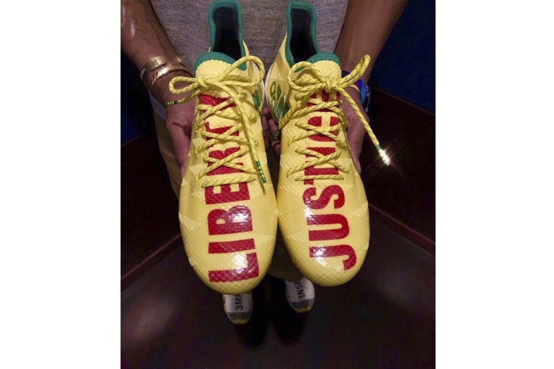 ファレル・ウィリアムスが Hu NMD 仕様のカスタムフットボールシューズを Instagram で公開 〈adidas〉との最新コラボモデルが噂されるPharrellはスポーツシューズも気になる模様 adidas アディダス Pharrell Williams ファレル・ウィリアムス 第52回スーパーボウル Instagram Speed Factory Hu NMD AM4MN フットボールシューズ カスタム Balenciaga バレンシアガ Crocs クロックス HYPEBEAST ハイプビースト