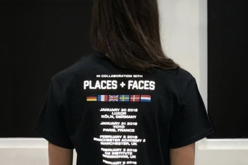 R&B界の期待の新星 ダニエル・シーザー が Places+Faces とコラボレーション ヨーロッパツアーのTシャツが公開されたということは3月の来日公演時にも何かサプライズが……? カナダはトロント出身のR&Bシンガー、Daniel Caesar(ダニエル・シーザー)はイギリス、スウェーデン、デンマーク、ドイツにストップするワールドツアーが瞬く間にソールドアウトという注目度の高さ。日本でも3月5日(月)に代官山『UNIT』で来日公演が決定しているが、無論……。 その巡業を記念して、Caesarが『HYPEBEAST』読者お馴染みのラッパーやストリートアイコンを追い続けるフォトグラファーデュオ「Places+Faces(レイシーズ フェイシーズ)」とコラボレーション。彼のInstagramには各都市の国旗を配したツアーTシャツが投稿されたが、ライブ会場限定での販売となるのか、詳細は未だ明らかになっていない。アジアツアーの際にも是非、「P+F」とのエクスクルーシブアイテムを製作してほしいものである。 「P+F」のCiesay(シーセイ)とSoulz(ソウルズ)が“TOKYO”と過去に出会ったVIPとのストーリーについて語った独占インタビューは、こちらから。