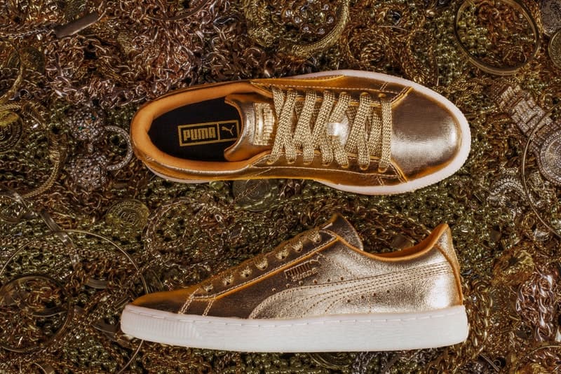 PUMA SUEDE の生誕50周年を祝す金色のアニバーサリーモデルを発表 誕生元年にあたる“1968”の文字をエンボスした完売必至のコレクターズキックス 〈PUMA（プーマ）〉にとって、2018年はSUEDE生誕50周年という特別な1年である。『HYPEBEAST』でも“BBOY”カプセルを筆頭に、創設者 Rudolf Dassler（ルドルフ・ダスラー）のトリビュートモデルやスニーカーヘッズに敬意を表す“Made in Japan Collectors”など、この永久の定番に関する情報を多数配信してきたが、次作はまさにアニバーサリーの名にふさわしい逸足に仕上がっている。  “PUMA GOLDEN SUEDE”と題した新作は、アッパーとその上を走るステッチ、さらにはシューレースまでも眩しい金色でコーティング。また、ヒール横には誕生元年にあたる“1968”の文字がエンボス加工されており、長年SUEDEを愛用してきた人であればコレクターズアイテムとして是が非でも入手しておきたいことだろう。  “PUMA GOLDEN SUEDE”は3月3日（現地時間）より、ブランドのオンラインストア（US版）にて発売開始とのこと。また、2018年上半期に登場が噂されている、〈PUMA McQ〉に着想を得た“不細工な”新作スニーカーThunder Spectraについてもアップデートをお見逃しなく。
