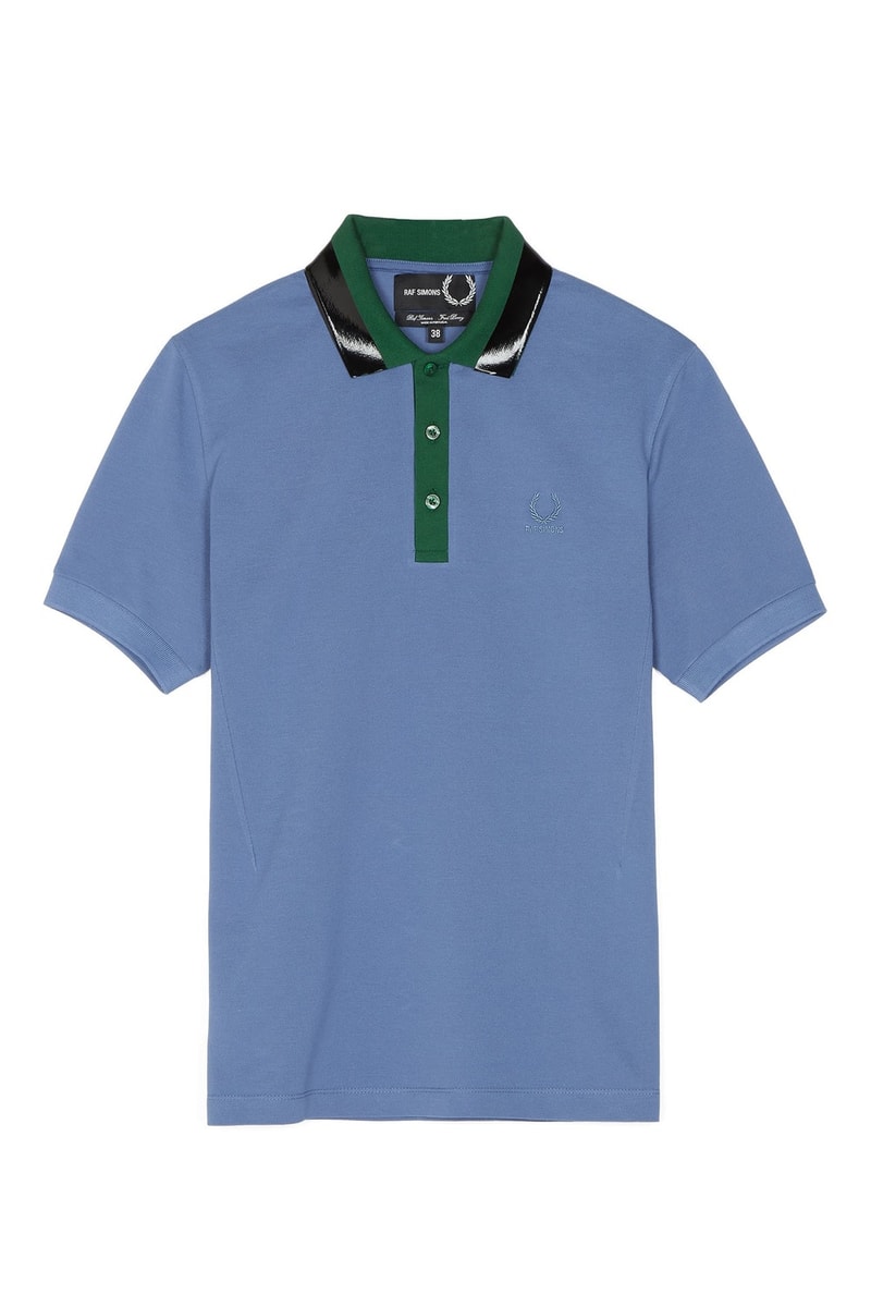 Raf Simons x Fred Perry 2018年春夏コレクションのアイテム一覧が解禁 「ユースカルチャーに根付くドレスコード、ジェスチャー、そしてアティチュードはいつも僕にヒントを与えてくれるんだ」 今月上旬にファーストイメージがベールを脱いだ〈Raf Simons（ラフ シモンズ）〉x〈Fred Perry（フレッド ペリー）〉の最新カプセル。長きにわたり友好な関係を築く両者は再び感性が研ぎ澄まされているユース世代から影響を受け、洗練されたプロダクトを製作した。今季は〈Raf Simons〉が近頃多様する、パンクとDIY的要素を込めたダクトテープのデザインを応用。オレンジ、ブルー、グリーンを混ぜたカラーパレットからは程よい上品さも漂い、サブカルチャーへオマージュを捧げている。  アイテム一覧は、上のフォトギャラリーから。すでに本国のオンラインストアでは発売が開始されているようだが、国内での展開については@fredperryjpなどのアップデートを随時確認していこう。  あわせて、「adidas by Raf Simons」が公開した2018年春夏フットウェアコレクションの全ラインアップもお見逃しなく。