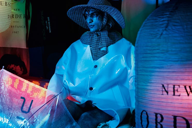 Raf Simons より隅々まで目を凝らしたくなる2018年春夏キャンペーンビジュアルが到着