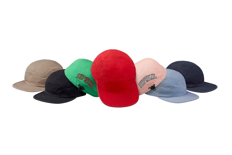Supreme 2018年春夏コレクション キャップ＆ハット ポケット付きからコーデュロイ素材のものまでボックスロゴ付きの6パネルが注目の最右翼 店頭組であれば必ず1点は購入しておきたい〈Supreme（シュプリーム）〉のハット類。2018年春夏コレクションはボックスロゴ付きの6パネルが注目の最右翼で、ポケット付きからコーデュロイ素材のものまで、実に豊富なバリエーションで展開される。また、チェッカーボードパターン、〈Nike（ナイキ）〉のFlyknitを彷彿とさせる素材、オールドスクールなカラーブロックの5パネル、バイカラー、＄柄など、キャップだけでも選ぶのに苦労するが、そこにロゴ入りベルトが目を引くキャンプハットとマーブル柄のバケットも加わり、いよいよ優先順位がつけられなくなるほど魅力的なデザインが出揃った。  〈Supreme〉の2018年春夏コレクションは、2月15日（現地時間）に海外ローンチを迎えた後、2月17日（土）より日本国内での販売がスタート。それまでに以下にあるルックブックとカテゴリー別のアイテム一覧を何度も見直し、今後は気になるアイテムのリリースに標準を合わせていこう。