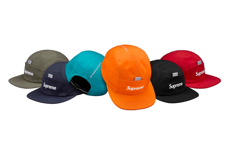 Supreme 2018年春夏コレクション キャップ＆ハット ポケット付きからコーデュロイ素材のものまでボックスロゴ付きの6パネルが注目の最右翼 店頭組であれば必ず1点は購入しておきたい〈Supreme（シュプリーム）〉のハット類。2018年春夏コレクションはボックスロゴ付きの6パネルが注目の最右翼で、ポケット付きからコーデュロイ素材のものまで、実に豊富なバリエーションで展開される。また、チェッカーボードパターン、〈Nike（ナイキ）〉のFlyknitを彷彿とさせる素材、オールドスクールなカラーブロックの5パネル、バイカラー、＄柄など、キャップだけでも選ぶのに苦労するが、そこにロゴ入りベルトが目を引くキャンプハットとマーブル柄のバケットも加わり、いよいよ優先順位がつけられなくなるほど魅力的なデザインが出揃った。  〈Supreme〉の2018年春夏コレクションは、2月15日（現地時間）に海外ローンチを迎えた後、2月17日（土）より日本国内での販売がスタート。それまでに以下にあるルックブックとカテゴリー別のアイテム一覧を何度も見直し、今後は気になるアイテムのリリースに標準を合わせていこう。
