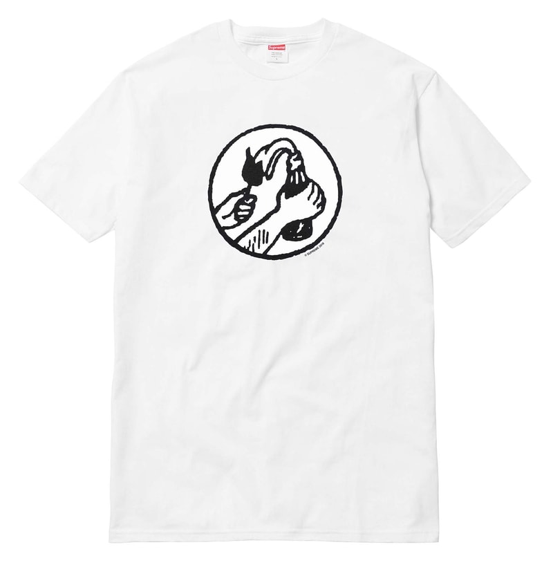 Supreme 2018年春夏コレクション Tシャツ 今は亡きProdigyに捧げるトリビュートTシャツに加えて、ポール・セザンヌの作品『トランプをする人々』をフィーチャーしたものも 来る2月17日（土）、遂に〈Supreme（シュプリーム）〉の2018年春夏コレクションの火蓋が切られる。今季登場するTシャツも、非常に濃密なラインアップに。噂によると、“Chicken Dinner Tee”と呼ばれているチキン料理をフィーチャーしたシュールなもの、そして今は亡きMobb Deep（モブ・ディープ）のProdigy（プロディジー）に捧げるトリビュートTシャツは、#WEEK1に登場するとのこと。また、首裏に「fuck the world.」のメッセージを添え、胸元に小ぶりなブランドロゴを配置したシンプルなアイテムや、クラゲプリント、さらにはフランズ人画家Paul Cézanne（ポール・セザンヌ）の『トランプをする人々』をグラフィックとして採用したアートTシャツなども優先してカートインしたいところだ。  上のフォトギャラリーから各種Tシャツのデザインをチェックしたあとは、以下のルックブックとカテゴリー別のアイテム一覧にも目を通し、早めに購入の優先順位を決めておくのが得策だろう。