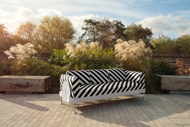 建築的美学に高級感を付与した Tom Dixon x IKEA “DELAKTIG” コレクション インテリア界屈指の天才が日本でも馴染み深い北欧家具の代表格とコラボレーション 異端的、且つ工業的なアプローチを用いて、照明、家具、ホームアクセサリーなどを独創的な創作手法で展開する「Tom Dixon（トム ディクソン）」が再び「IKEA（イケア）」と手を組み、“DELAKTIG”と題した新作家具コレクションを制作した。中心となるのは、各種ソファ。“The Beast”と呼ばれる1枚目のHACK FURRY COVER 3 SEATはアイルランド産シープスキンを贅沢に採用する一方、ブラック/ホワイトのミニマルなチェアはサイドテーブルやマガジンラックをカステムで備え付けることができる。  空間構築を得意とする「Tom Dixon」らしいブームライトもラインアップした“DELAKTIG”コレクション。残念なことに、現在はヨーロッパのみでの展開とのことだが、気になる方はEU圏の公式サイトから各家具のディテールをチェックしてみてはいかがだろうか。  あわせて、「IKEA」x『HYPEBEAST』が未来のクリエイティブディレクターに提案するアートスタジオも覗いてみてほしい。