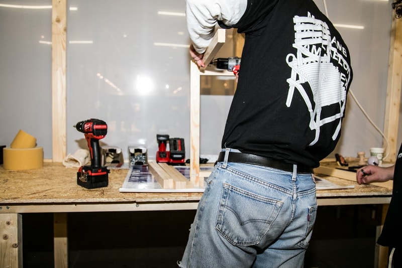 自分だけの “DIY CHAIR” を作れるヴァージル・アブロー max lamb マックス ラム ワークショップの様子をチェック virgil abloh workshop ワークショップ コペンハーゲン ヴァージル アブローCopenhagen International Fashion Fair コペンハーゲン インターナショナル ファッション フェア hypebeast