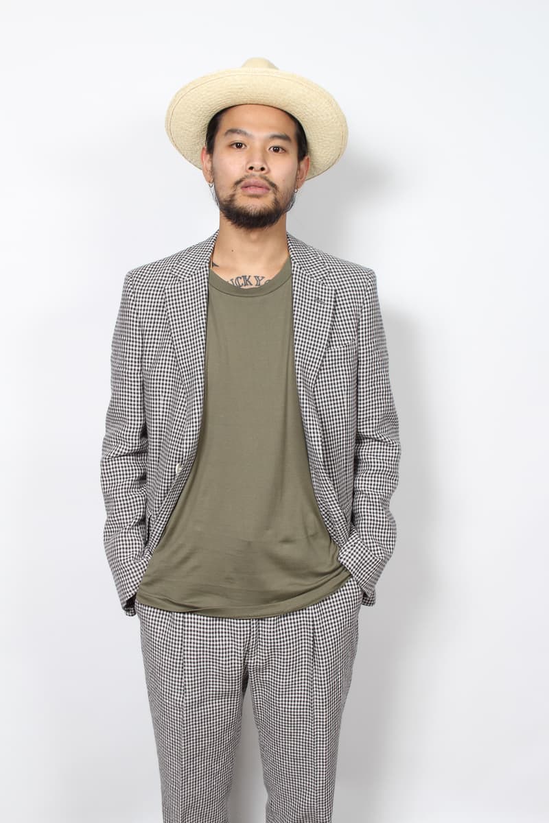 最高級のハワイアンシャツが多数展開される WACKO MARIA 2018年春夏コレクション カンナビス使用の合法化を強く主張する雑誌『High Times』に加え、写真界の巨匠・森山大道とのコラボレーションアイテムも登場 男をあげるブランド、〈WACKO MARIA(ワコ マリア)〉の春夏シーズンがいよいよ始動する。〈WACKO MARIA〉の象徴とも言えるハワイアンシャツは、今季も他を圧倒する最高のラインアップに。ヴィンテージものが高値で取引されている和柄やパイナップル柄、さらにはタトゥーアーティストのTim Lehi(ティム・リーハイ)、嗜好品としてのカンナビス使用の合法化を強く主張するアメリカの雑誌『High Times』とのコラボレーションピースも登場。また、ビッグサプライズとして写真界の巨匠・森山大道をパートナーに招聘したダブルネームも言及せずにはいられないだろう。 その他にも〈WACKO MARIA〉らしい上質な仕立てのアパレルが多数ラインアップした2018年春夏コレクションは、2月10日(土)に第1弾のデリバリーが開始。上のフォトギャラリーから新シーズンの予習を済ませ、今のうちに気になるアイテムにピントを合わせておこう。 同ブランドにスポットライトを当てた『HBX』のオリジナルエディトリアル“When Birds Migrate”もあわせてご確認を。