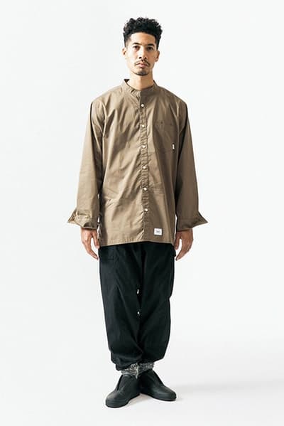 ルーズなシルエットに機能性を持たせた WTAPS 2018年春夏コレクション “黒いWTAPS”に刮目せよ ファッション界は今、衣替えの真っ只中。そんな中、日本を代表するデザイナーの一人、西山徹も新シーズン開幕の準備が整ったようだ。〈WTAPS(ダブルタップス)〉の2018年春夏コレクションはTETの真骨頂であるミリタリーへのオマージュと独自解釈が随所から感じられる構成に。だが、今季は肩の力の抜けたルーズなスタイルが目立ち、アノラックやプルオーバーといったライトアウターに太めのパンツを合わせ、ブラックで統一したソリッドなストリートスタイルが提案されている。気になるアイテムのデリバリーは『wtaps.com』のアナウンスを随時チェックしていこう。 〈MAGIC STICK(マジック スティック)〉がリリースした傘要らずのベーシックウェアパックや“イイものはイイ”をコンセプトに掲げる玄人好みの新ブランド〈NICENESS(ナイスネス)〉の情報など、今季も『HYPEBEAST』がお届けする最旬ファッションニュースをお見逃しなく。