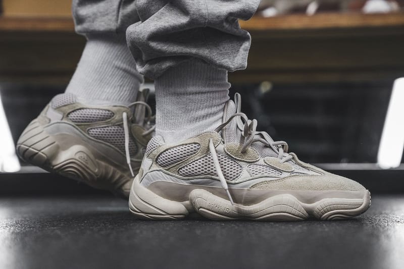 謎多き YEEZY Desert Rat 500 新色モデル "Blush" のディテールルックをチェック
