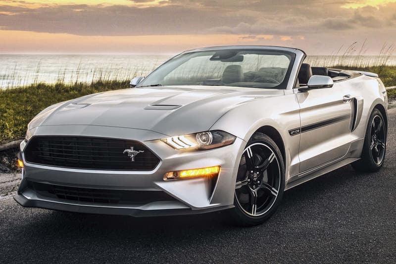 Ford が2019年に向けて Mustang の新型モデル&追加オプションを公開 復刻デザインから「Bang & Olufsen」サウンドシステムまで既存のモデルを大胆にアップグレード 高級車 アメリカ Ford フォード マスタング AutoBlog サイドストライプ エンブレム スポーティ 5スポークホイール Mustang GT California Special エクステリア Velocity Blue Need for Green Bang & Olufsen プレイサウンドシステム HYPEBEAST ハイプビースト