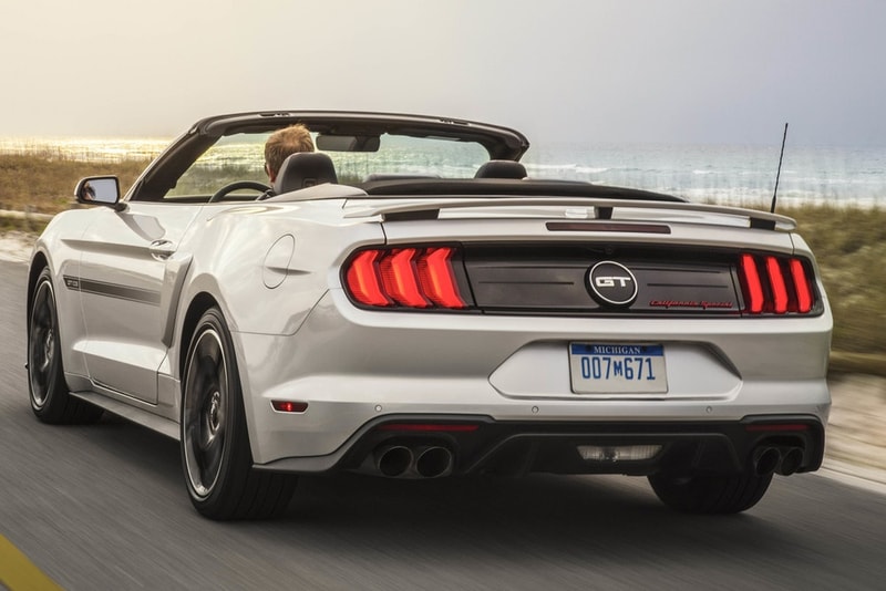 Ford が2019年に向けて Mustang の新型モデル＆追加オプションを公開 復刻デザインから「Bang & Olufsen」サウンドシステムまで既存のモデルを大胆にアップグレード 高級車 アメリカ Ford フォード マスタング AutoBlog サイドストライプ エンブレム スポーティ 5スポークホイール Mustang GT California Special エクステリア Velocity Blue Need for Green Bang & Olufsen プレイサウンドシステム HYPEBEAST ハイプビースト
