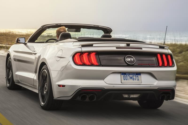 Ford が2019年に向けて Mustang の新型モデル&追加オプションを公開 復刻デザインから「Bang & Olufsen」サウンドシステムまで既存のモデルを大胆にアップグレード 高級車 アメリカ Ford フォード マスタング AutoBlog サイドストライプ エンブレム スポーティ 5スポークホイール Mustang GT California Special エクステリア Velocity Blue Need for Green Bang & Olufsen プレイサウンドシステム HYPEBEAST ハイプビースト