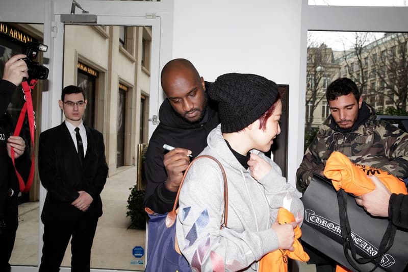 ヴァージル・アブローがパリ・ファッションウィークで過ごした48時間に密着 バズメーカーが想うパリコレクション参加への価値や重要性も明らかに New York Times ニューヨーク・タイムズ Le Bon Marche ボン・マルシェ百貨店 ポップアップカフェ Off-White™️ オフホワイト 2018年秋冬プレタポルテコレクション スタッフTシャツ Virgil Abloh ヴァージル・アブロー バズメーカー 48時間 Chrome Hearts クロムハーツ コラボフーディ Bella Hadid ベラ・ハディッド Kaikai Kiki Gallery カイカイキキギャラリー アート制作 Givenchy Balenciaga Dior Saint Laurent Nike ナイキ HYPEBEAST ハイプビースト