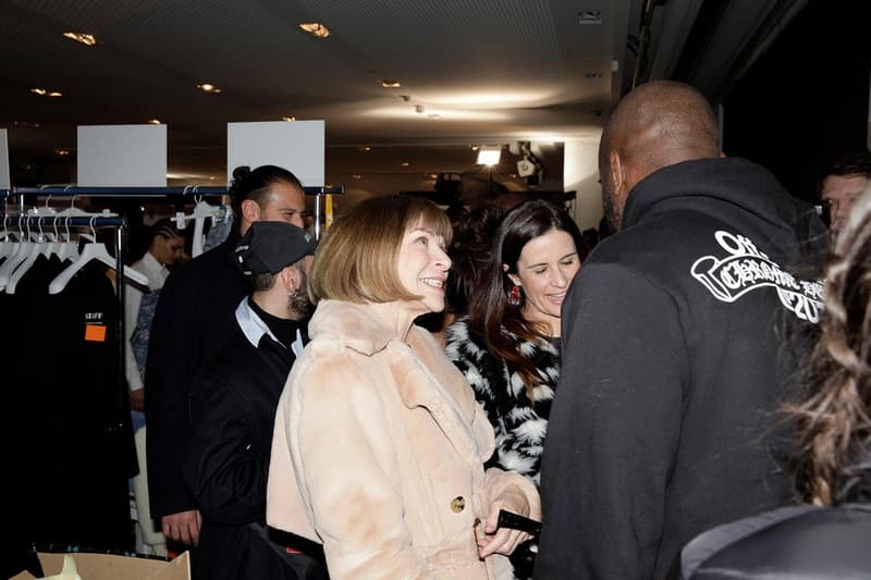 ヴァージル・アブローがパリ・ファッションウィークで過ごした48時間に密着 バズメーカーが想うパリコレクション参加への価値や重要性も明らかに New York Times ニューヨーク・タイムズ Le Bon Marche ボン・マルシェ百貨店 ポップアップカフェ Off-White™️ オフホワイト 2018年秋冬プレタポルテコレクション スタッフTシャツ Virgil Abloh ヴァージル・アブロー バズメーカー 48時間 Chrome Hearts クロムハーツ コラボフーディ Bella Hadid ベラ・ハディッド Kaikai Kiki Gallery カイカイキキギャラリー アート制作 Givenchy Balenciaga Dior Saint Laurent Nike ナイキ HYPEBEAST ハイプビースト