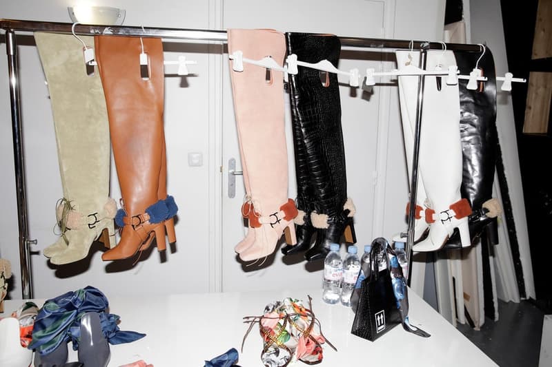 ヴァージル・アブローがパリ・ファッションウィークで過ごした48時間に密着 バズメーカーが想うパリコレクション参加への価値や重要性も明らかに New York Times ニューヨーク・タイムズ Le Bon Marche ボン・マルシェ百貨店 ポップアップカフェ Off-White™️ オフホワイト 2018年秋冬プレタポルテコレクション スタッフTシャツ Virgil Abloh ヴァージル・アブロー バズメーカー 48時間 Chrome Hearts クロムハーツ コラボフーディ Bella Hadid ベラ・ハディッド Kaikai Kiki Gallery カイカイキキギャラリー アート制作 Givenchy Balenciaga Dior Saint Laurent Nike ナイキ HYPEBEAST ハイプビースト