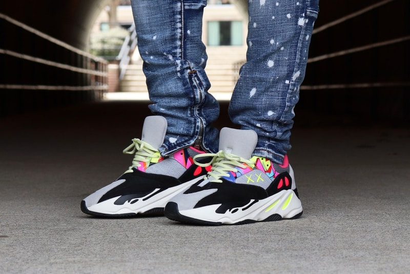 現在話題を集めている “KAWS” 仕様のカスタム YEEZY BOOST 700 Wave Runners をご紹介