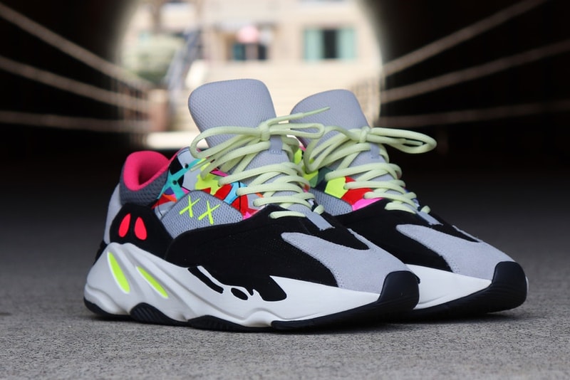 現在話題を集めている “KAWS” 仕様のカスタム YEEZY BOOST 700 Wave Runners をご紹介