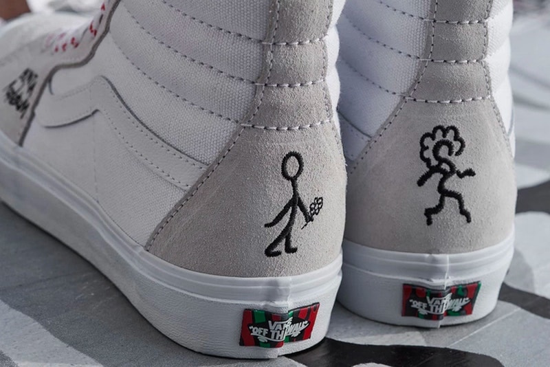全6型が登場する Vans x A Tribe Called Quest の豪華スニーカーコレクション ネイティブ・タンの最重要クルーに敬意を表したヒップホップファン垂涎のコラボレーションが実現 〈Vans（ヴァンズ）〉が1988年に結成された説明不要のヒップホップクルーA Tribe Called Quest（ア・トライブ・コールド・クエスト）と、Authentic、Sk8-Hi、Era、Old Skool、Slip-Onなど、不朽の名作を全てパッケージングしたコラボコレクションを発表した。  オールドスクールからニュースクールへと移行した90年代初頭、俗に言うギャングスタのような見た目とは一線を画し、ヒップホップに新たな概念をもたらしたネイティブ・タンの最重要クルーであるATCQ。今回のスニーカーコラボではQ-Tip（Qティップ）、Phife Dawg（ファイフ・ドーグ）、Jarobi White（ジェロビ・ホワイト）、Ali Shaheed（アリ・シャヒード）の4人に敬意を表し、名曲“Bonita Applebum”や解散後のベストアルバム『The Anthology』などをサンプリングしたデザインが各スニーカーに落とし込まれている。  〈Vans〉x A Tribe Called Questはブルックリンで開催される「House of Vans」での先行発売を終え、4月6日（金）より随時デリバリーを開始とのこと。  また、クラシカルかつ遊び心の効いた〈SOPHNET.（ソフネット）〉x〈Vans〉のダブルネームも見逃し厳禁だ。