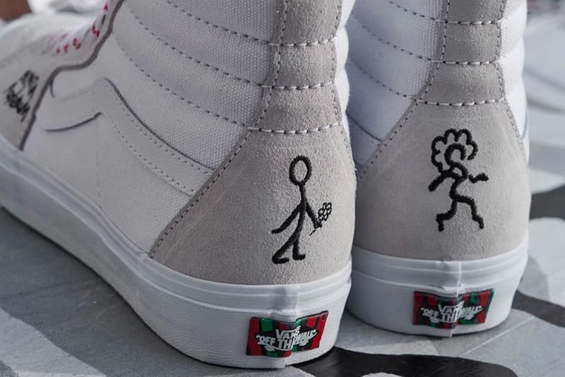全6型が登場する Vans x A Tribe Called Quest の豪華スニーカーコレクション ネイティブ・タンの最重要クルーに敬意を表したヒップホップファン垂涎のコラボレーションが実現 〈Vans(ヴァンズ)〉が1988年に結成された説明不要のヒップホップクルーA Tribe Called Quest(ア・トライブ・コールド・クエスト)と、Authentic、Sk8-Hi、Era、Old Skool、Slip-Onなど、不朽の名作を全てパッケージングしたコラボコレクションを発表した。 オールドスクールからニュースクールへと移行した90年代初頭、俗に言うギャングスタのような見た目とは一線を画し、ヒップホップに新たな概念をもたらしたネイティブ・タンの最重要クルーであるATCQ。今回のスニーカーコラボではQ-Tip(Qティップ)、Phife Dawg(ファイフ・ドーグ)、Jarobi White(ジェロビ・ホワイト)、Ali Shaheed(アリ・シャヒード)の4人に敬意を表し、名曲“Bonita Applebum”や解散後のベストアルバム『The Anthology』などをサンプリングしたデザインが各スニーカーに落とし込まれている。 〈Vans〉x A Tribe Called Questはブルックリンで開催される「House of Vans」での先行発売を終え、4月6日(金)より随時デリバリーを開始とのこと。 また、クラシカルかつ遊び心の効いた〈SOPHNET.(ソフネット)〉x〈Vans〉のダブルネームも見逃し厳禁だ。