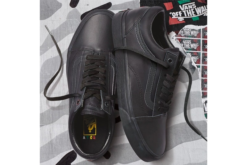 全6型が登場する Vans x A Tribe Called Quest の豪華スニーカーコレクション ネイティブ・タンの最重要クルーに敬意を表したヒップホップファン垂涎のコラボレーションが実現 〈Vans（ヴァンズ）〉が1988年に結成された説明不要のヒップホップクルーA Tribe Called Quest（ア・トライブ・コールド・クエスト）と、Authentic、Sk8-Hi、Era、Old Skool、Slip-Onなど、不朽の名作を全てパッケージングしたコラボコレクションを発表した。  オールドスクールからニュースクールへと移行した90年代初頭、俗に言うギャングスタのような見た目とは一線を画し、ヒップホップに新たな概念をもたらしたネイティブ・タンの最重要クルーであるATCQ。今回のスニーカーコラボではQ-Tip（Qティップ）、Phife Dawg（ファイフ・ドーグ）、Jarobi White（ジェロビ・ホワイト）、Ali Shaheed（アリ・シャヒード）の4人に敬意を表し、名曲“Bonita Applebum”や解散後のベストアルバム『The Anthology』などをサンプリングしたデザインが各スニーカーに落とし込まれている。  〈Vans〉x A Tribe Called Questはブルックリンで開催される「House of Vans」での先行発売を終え、4月6日（金）より随時デリバリーを開始とのこと。  また、クラシカルかつ遊び心の効いた〈SOPHNET.（ソフネット）〉x〈Vans〉のダブルネームも見逃し厳禁だ。