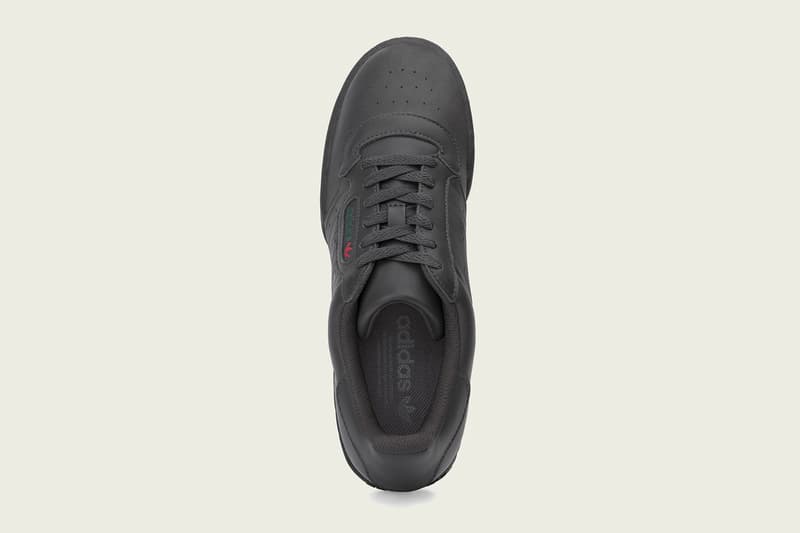 adidas YEEZY Powerphase “Core Black” の発売日が判明 即完必至の新色は世界同時リリース？ 遡ること約2ヶ月前、友好な関係を築くKanye West（カニエ・ウェスト）と〈adidas（アディダス）〉のダブルネームシューズ、YEEZY Powerphase “Core Black”は発売の遅延が判明。『HYPEBEAST』の読者諸君もそこで言及されていた2018年春とはいつのことなのか、続報が気がかりであったことだろう。だが、スニーカーヘッズの頼れる情報源『YEEZY MAFIA』が、新情報を発表。彼ら曰く、漆黒のYEEZY Powerphaseは『YEEZY Supply』、『adidas.com』、そして〈adidas Originals〉の一部取り扱い店舗にて、3月17日（土）に待望のリリースを迎えるようだ。確定事項ではないが、この日を念頭に置き、今後はブランドからの正式発表を待とう。  ちなみに、先日ベールを脱いだ購買意欲を駆り立てる初見のYEEZY Wave Runnerはもうチェック済み？ HYPEBEAST ハイプビースト