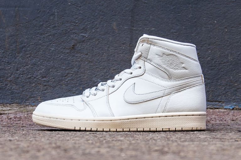 クラシックな雰囲気は残しつつも上品さを追求した Air Jordan 1 “Pure Platinum” が登場
